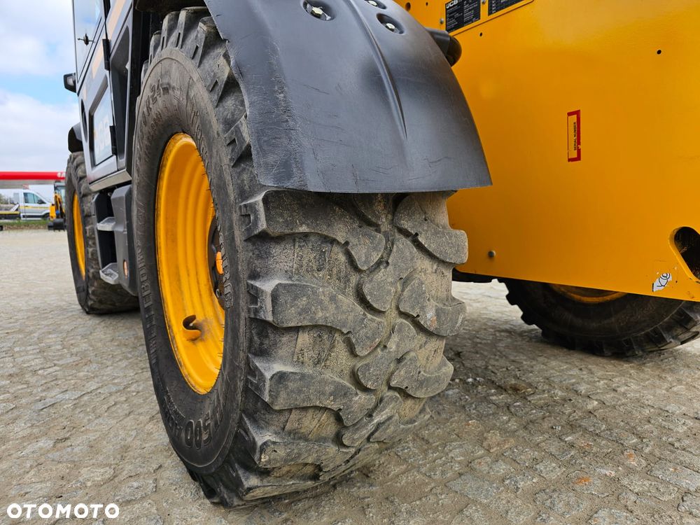 JCB 542-70 Agri - 11