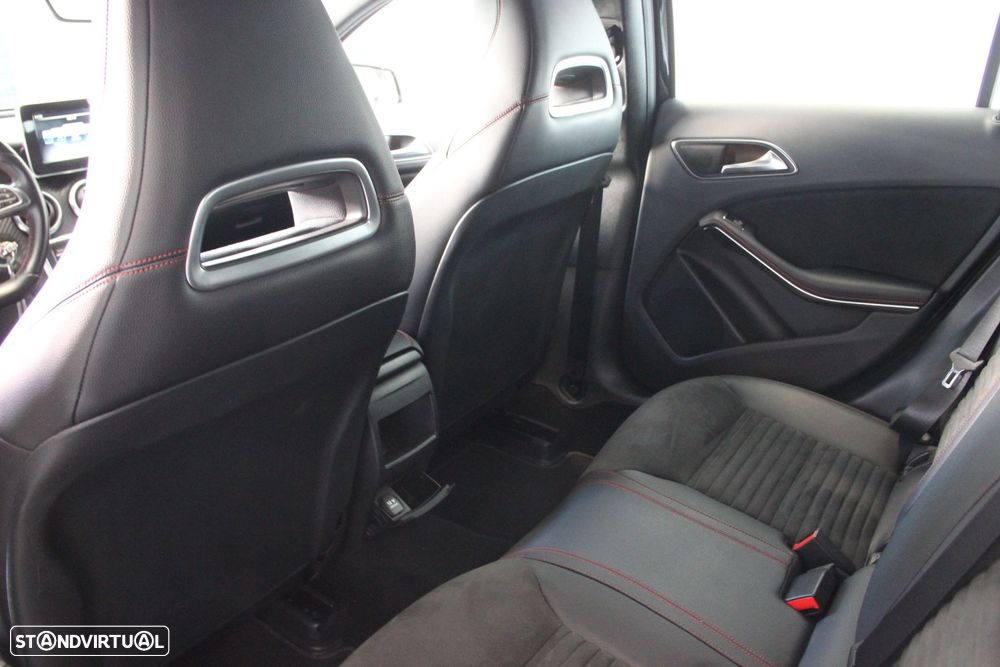 Mercedes-Benz A 180 d AMG Line - 15