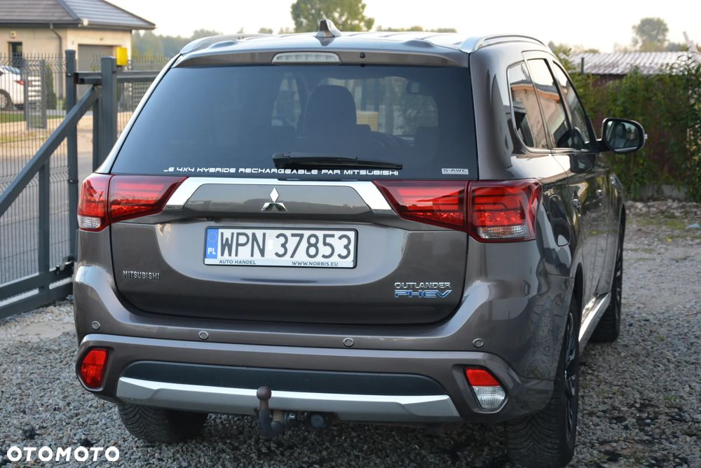 Mitsubishi Outlander 2.0 4WD Plug-In Hybrid - 14