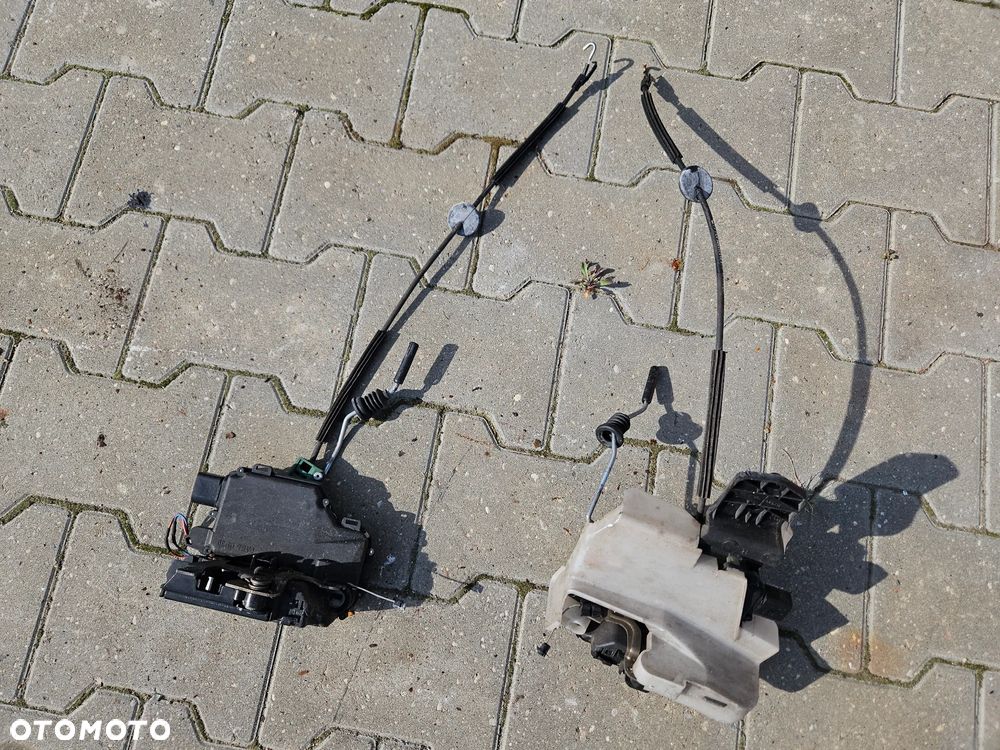 Zamek drzwi lewy prawy przód VW Passat B5 Lift FL 2002r Europa - 1