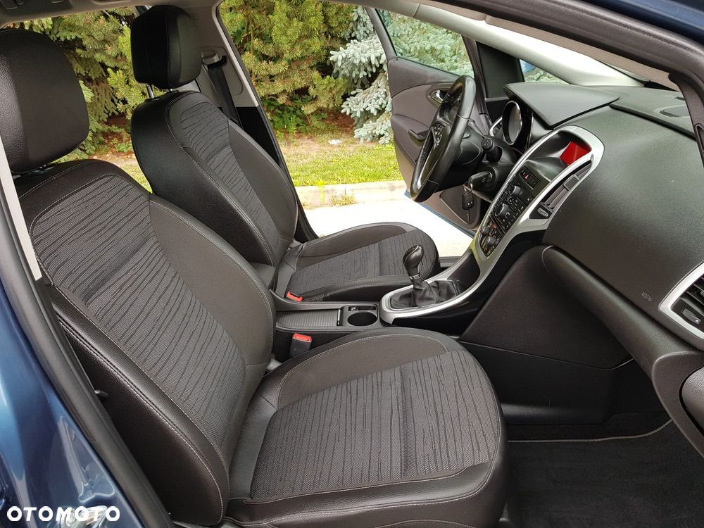 Opel Astra 1.4 Turbo Exklusiv - 23