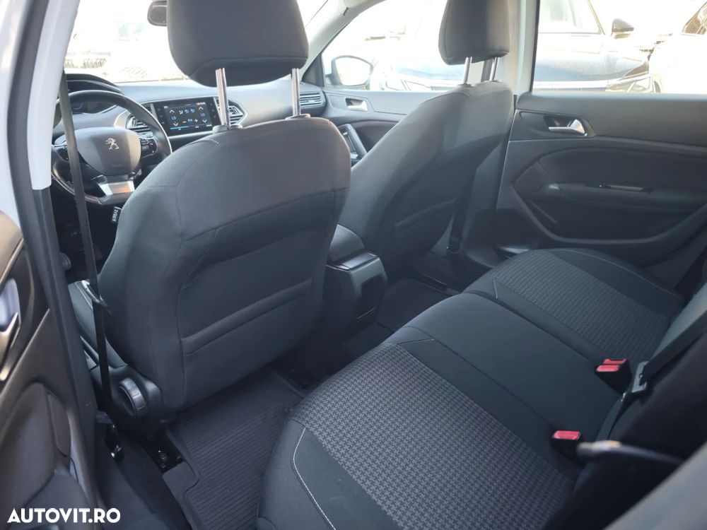 Peugeot 308 SW 1.2 L PureTech Turbo S&S Active - 10
