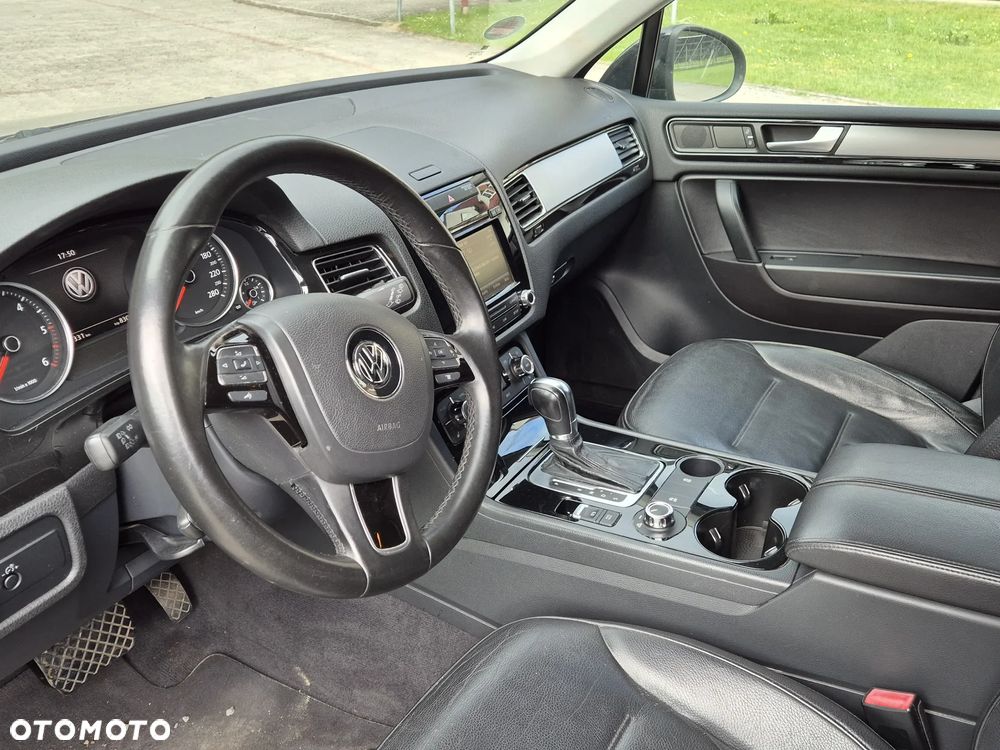 Volkswagen Touareg 3.0 V6 TDI BMT - 16