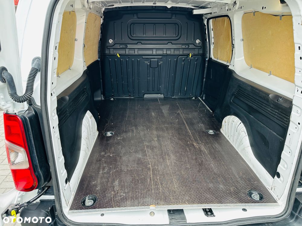 Toyota Proace City 1.5 D-4D 130KM 2,4t Active Long 130KM - 11