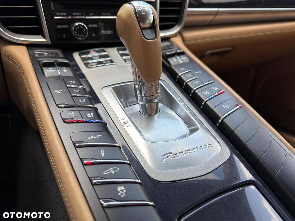 Porsche Panamera 4 - 31