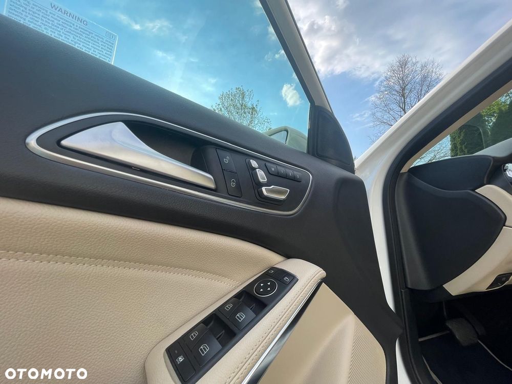 Mercedes-Benz GLA 250 7G-DCT - 13