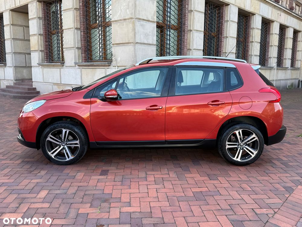Peugeot 2008 1.2 Pure Tech Style S&S - 16