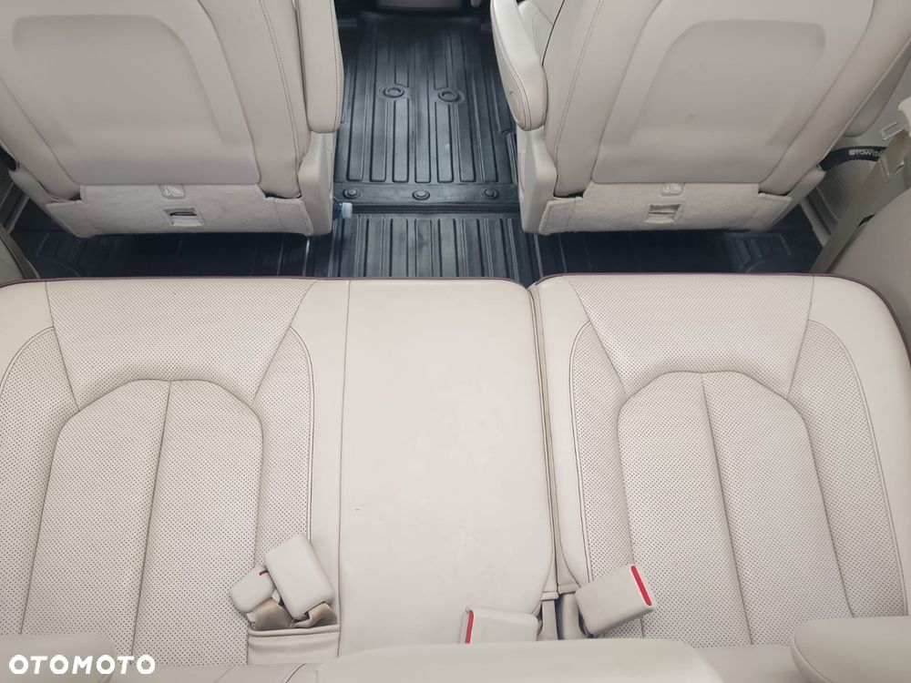 Chrysler Pacifica - 10