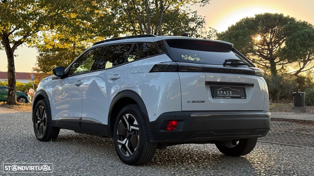Peugeot 2008 - 8