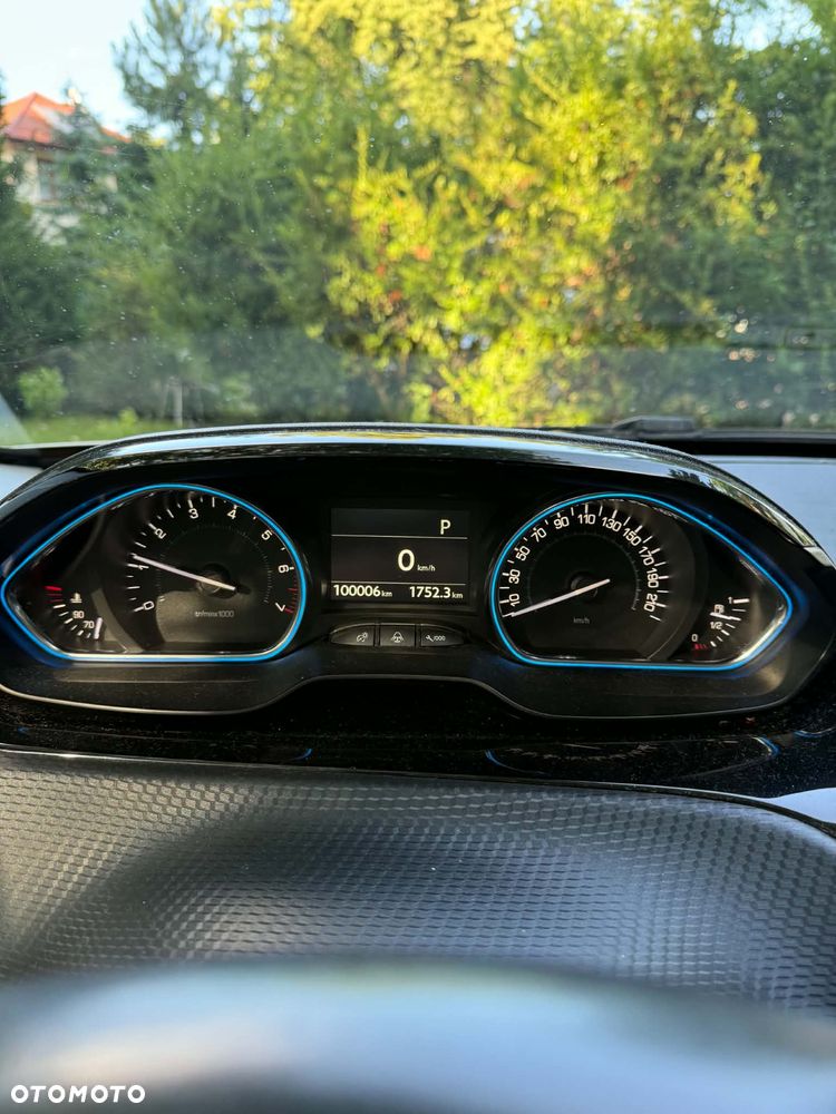Peugeot 2008 1.2 Pure Tech Allure S&S EAT6 - 7