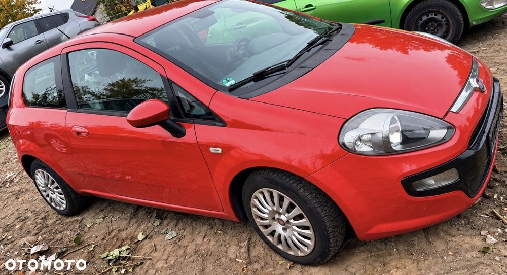 Fiat Grande Punto 2011 photo 2