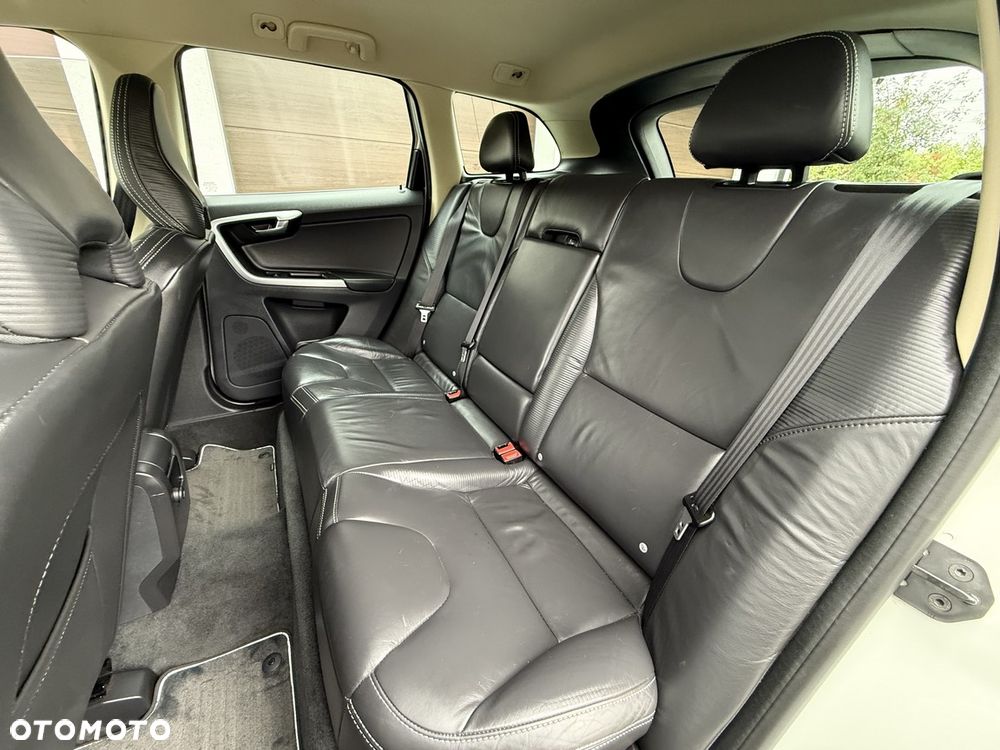 Volvo XC 60 DRIVe R Design - 19