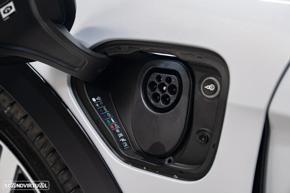 Porsche Taycan Cross Turismo 4 - 18