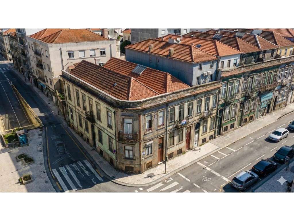 Prédio para Reabilitação com PIP Aprovado - Grande imagem: 2/15