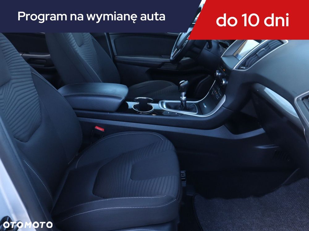 Ford S-Max - 11