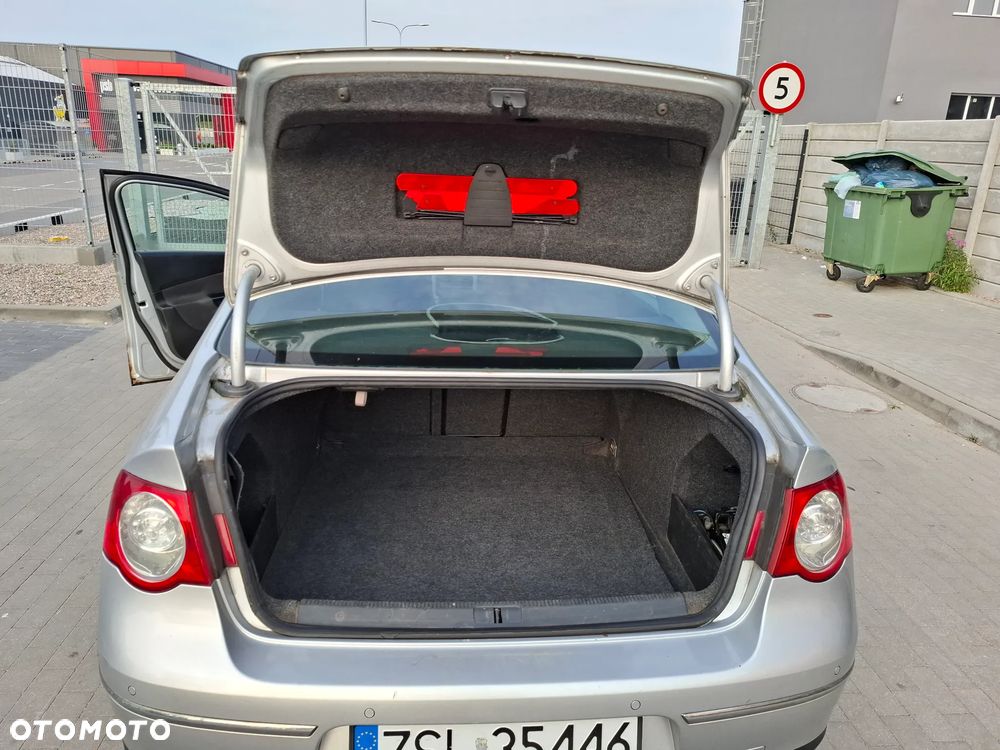 Volkswagen Passat 1.6 Comfortline - 8