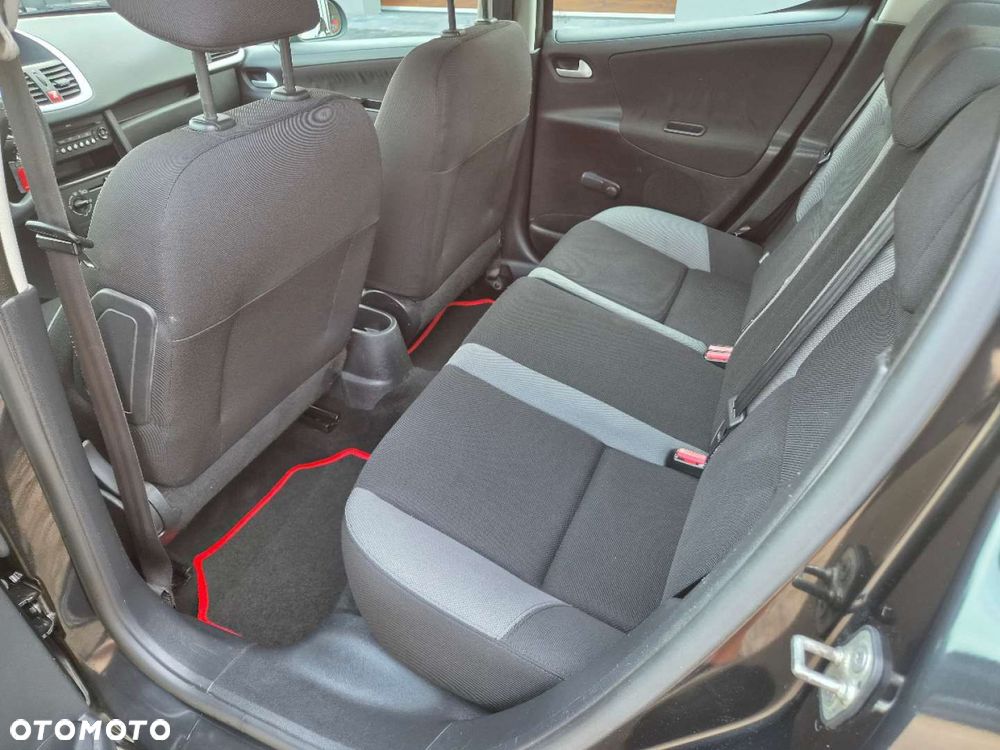 Peugeot 207 - 16