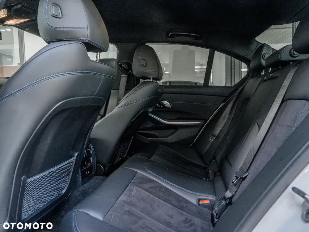 BMW Seria 3 318i M Sport - 9