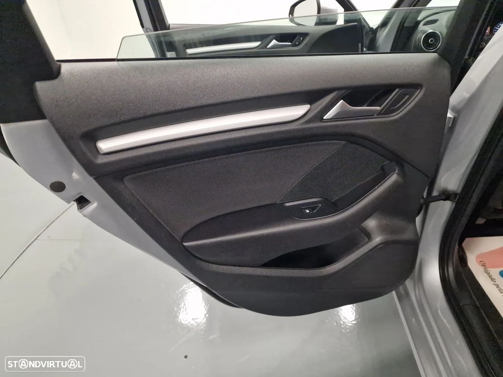 Audi A3 Sportback 1.6 TDI Design - 33