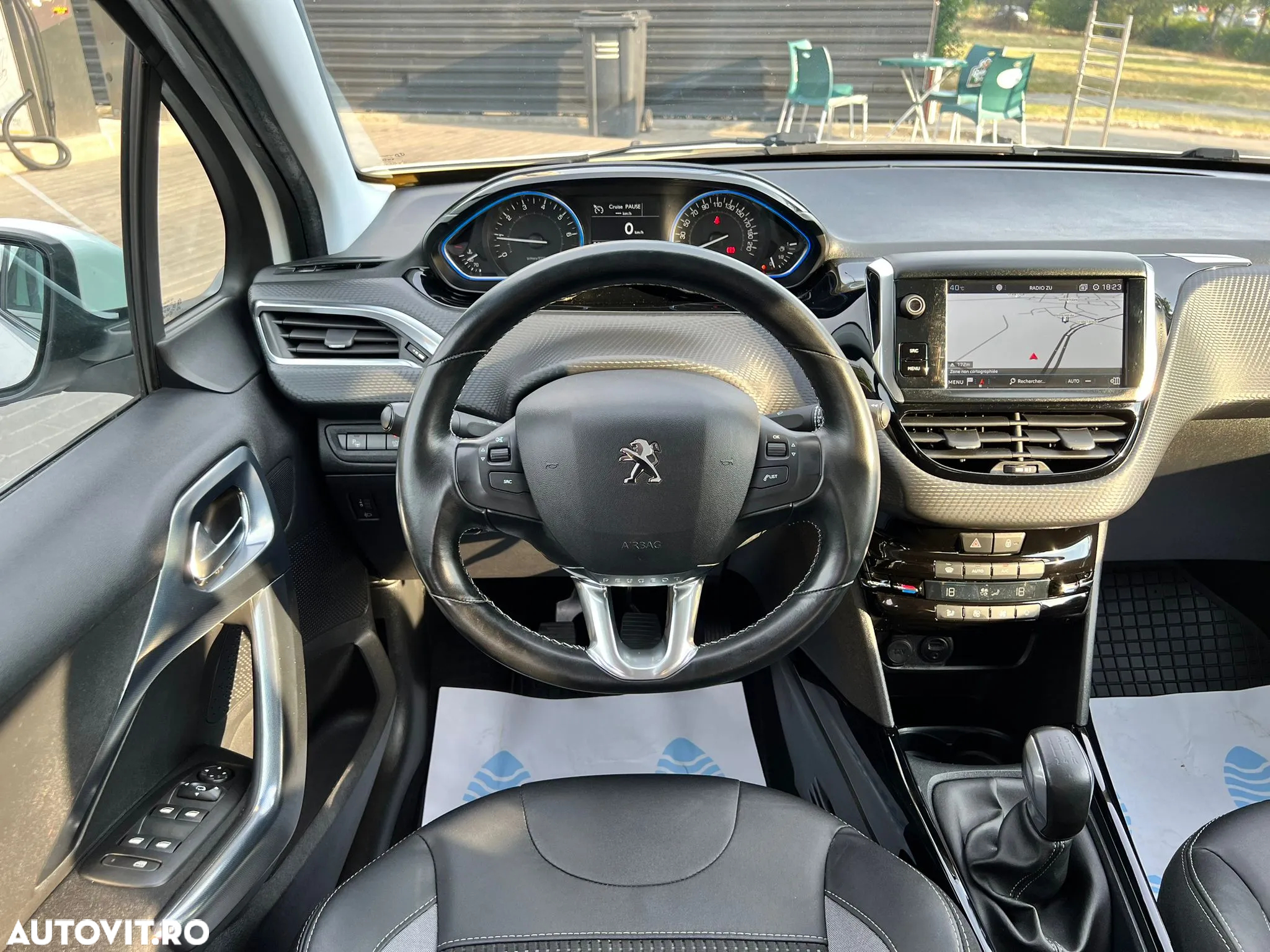 Peugeot 2008 1.2 PureTech Turbo S&S Allure - 14