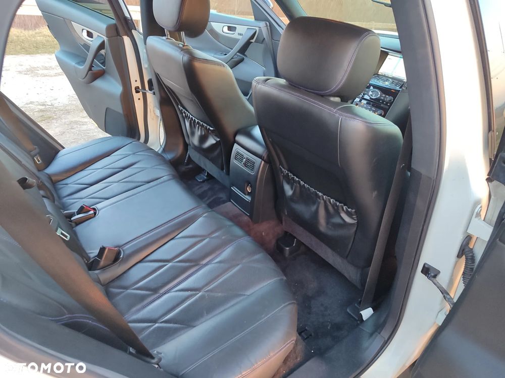 Infiniti Q70 3.0d S - 14