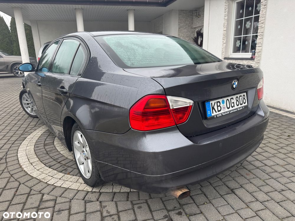 BMW Seria 3 318i - 4