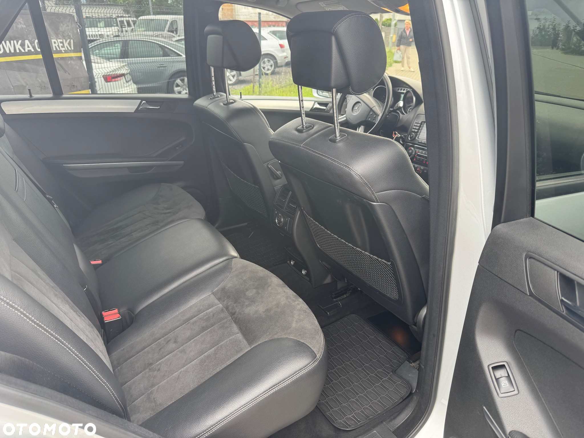 Mercedes-Benz ML 350 4MATIC 7G-TRONIC - 26