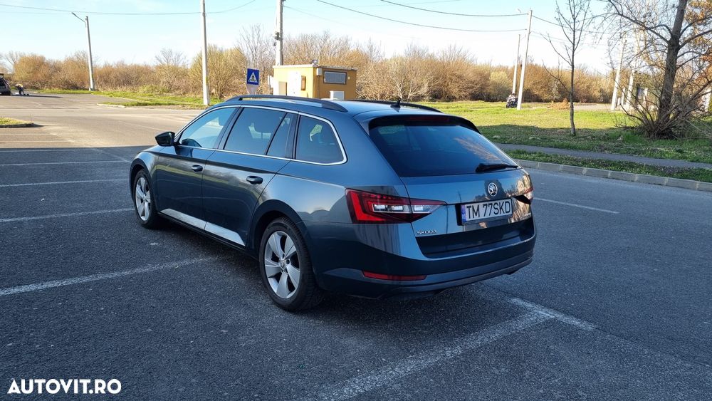 Skoda Superb 2.0 TDI DSG Ambition - 8