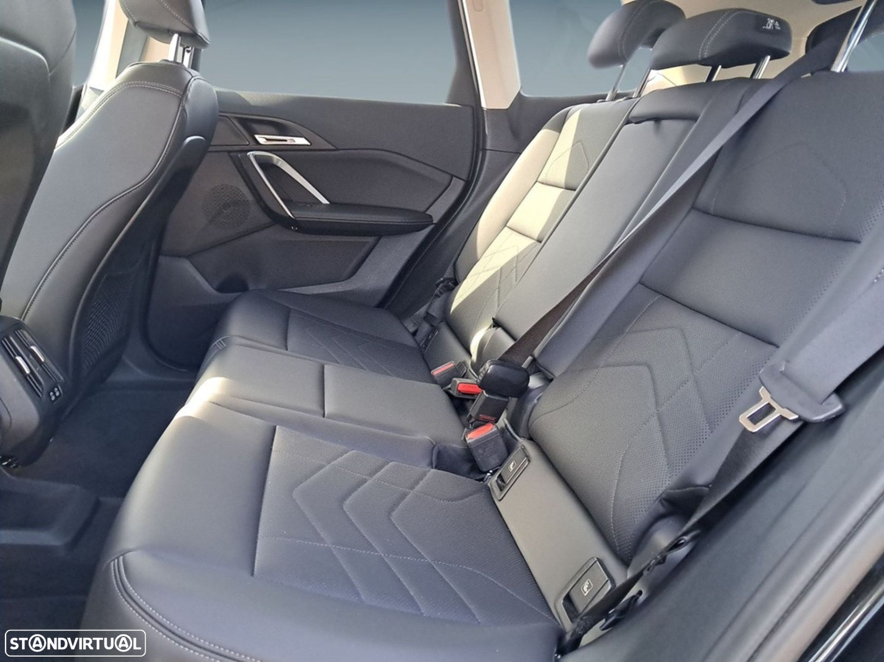 BMW iX1 eDrive20 Pack Desportivo M - 14