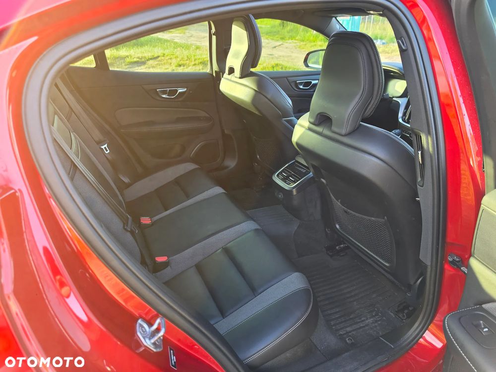 Volvo S60 T5 R-Design - 12