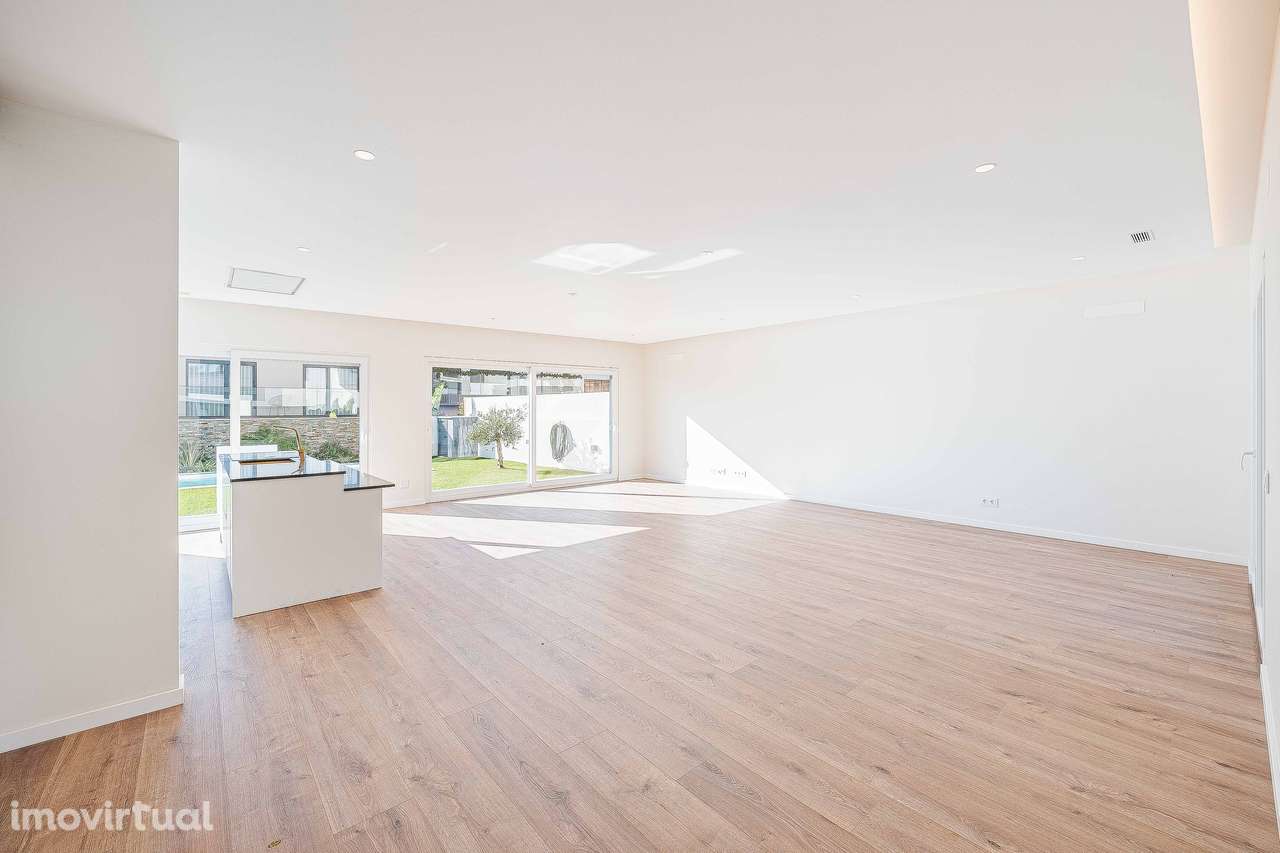 Elegante moradia T4 de arquitetura contemporânea em Albarraque - Grande imagem: 4/56