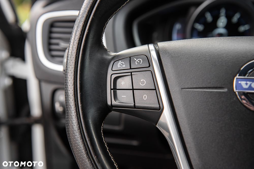 Volvo V40 T4 R-Design - 20