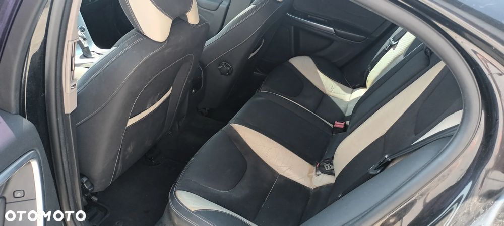 Volvo S60 D2 Drive-E Dynamic Edition (Kinetic) - 8