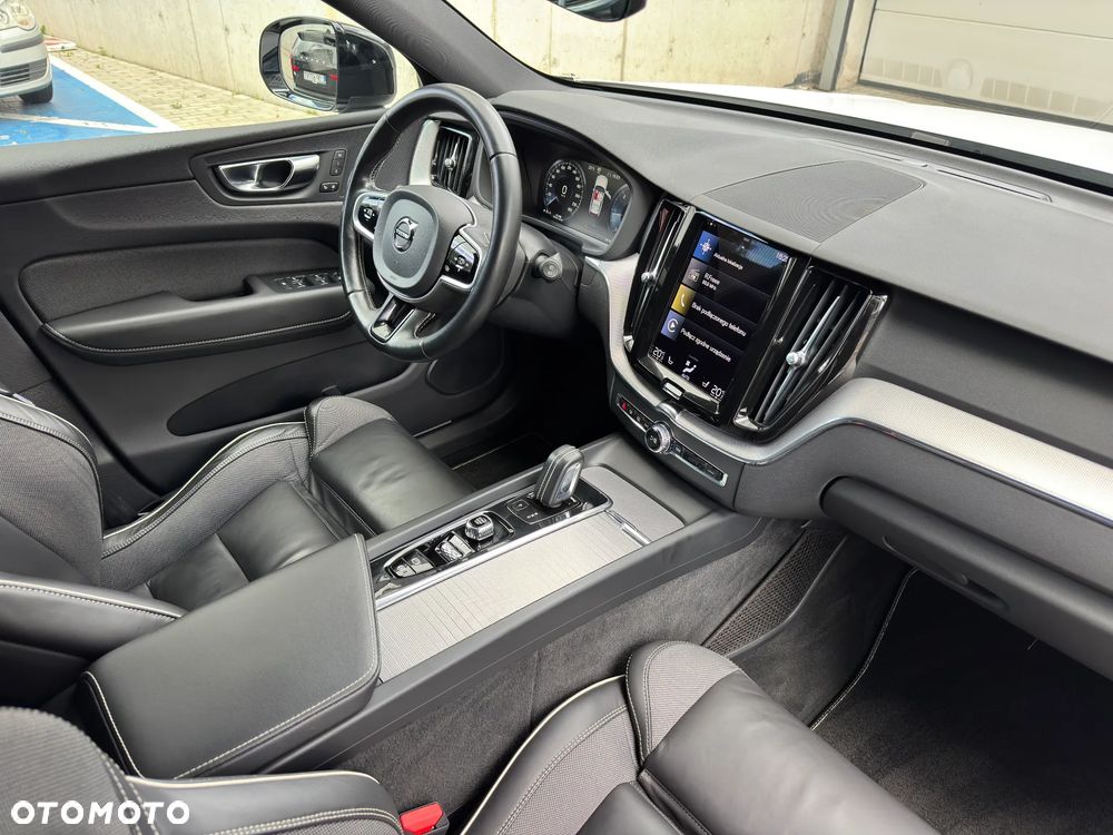 Volvo XC 60 B4 D AWD R-Design - 16