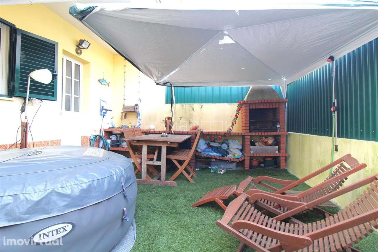 Moradia em banda T3+1, logradouro e garagem para 5 carros - Grande imagem: 5/32