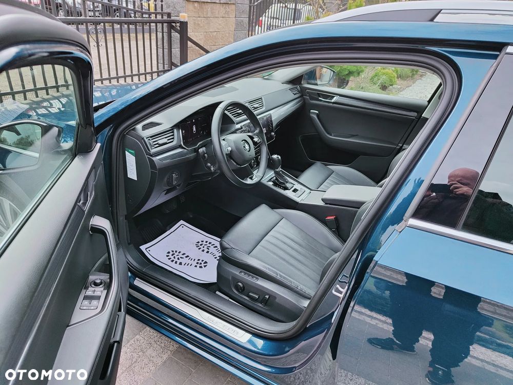 Skoda Superb 2.0 TDI DSG Premium Edition - 29