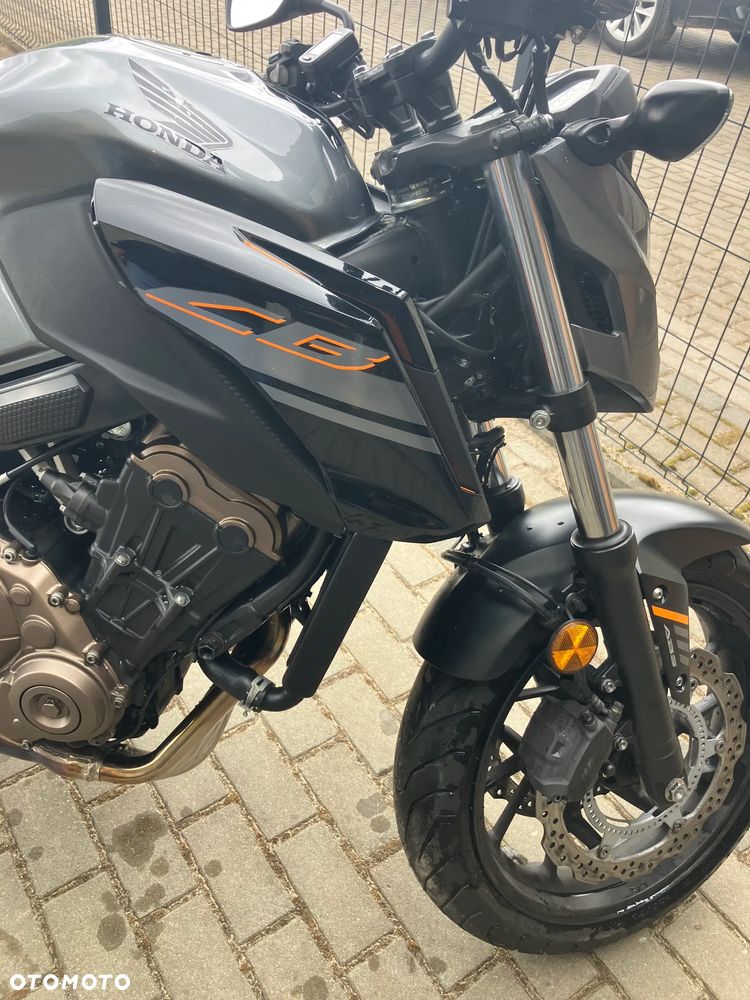 Honda CB - 12