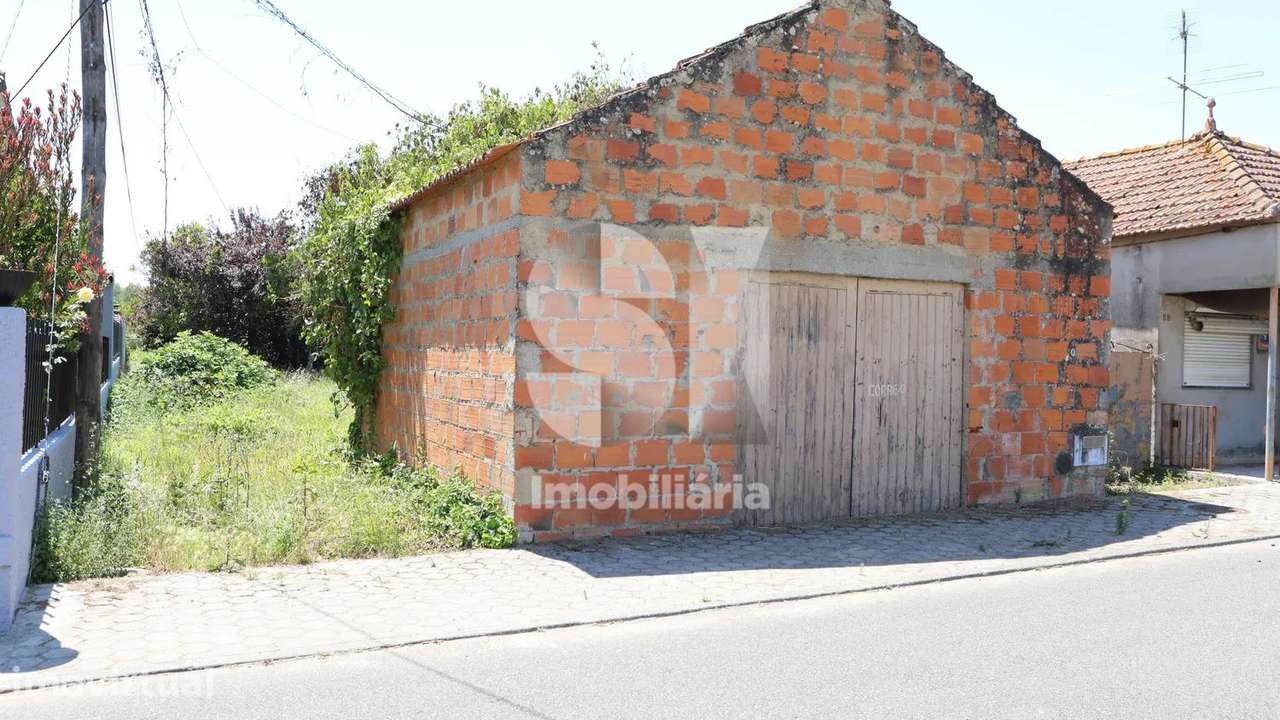 Moradia para recuperar em lote de 1.800 m2 - Grande imagem: 3/36