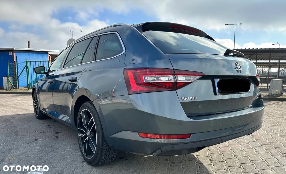 Skoda Superb 2.0 TDI 4x4 L&K DSG - 9