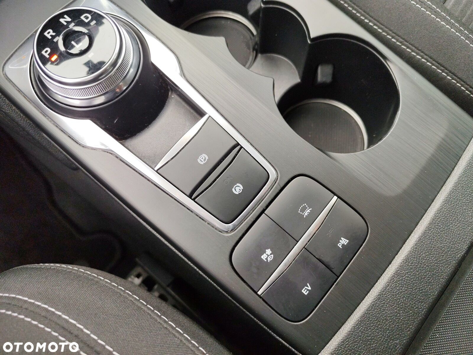 Ford Kuga - 25