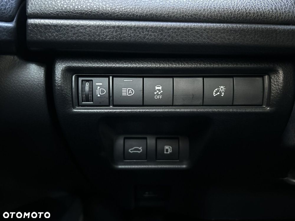 Toyota Camry - 22
