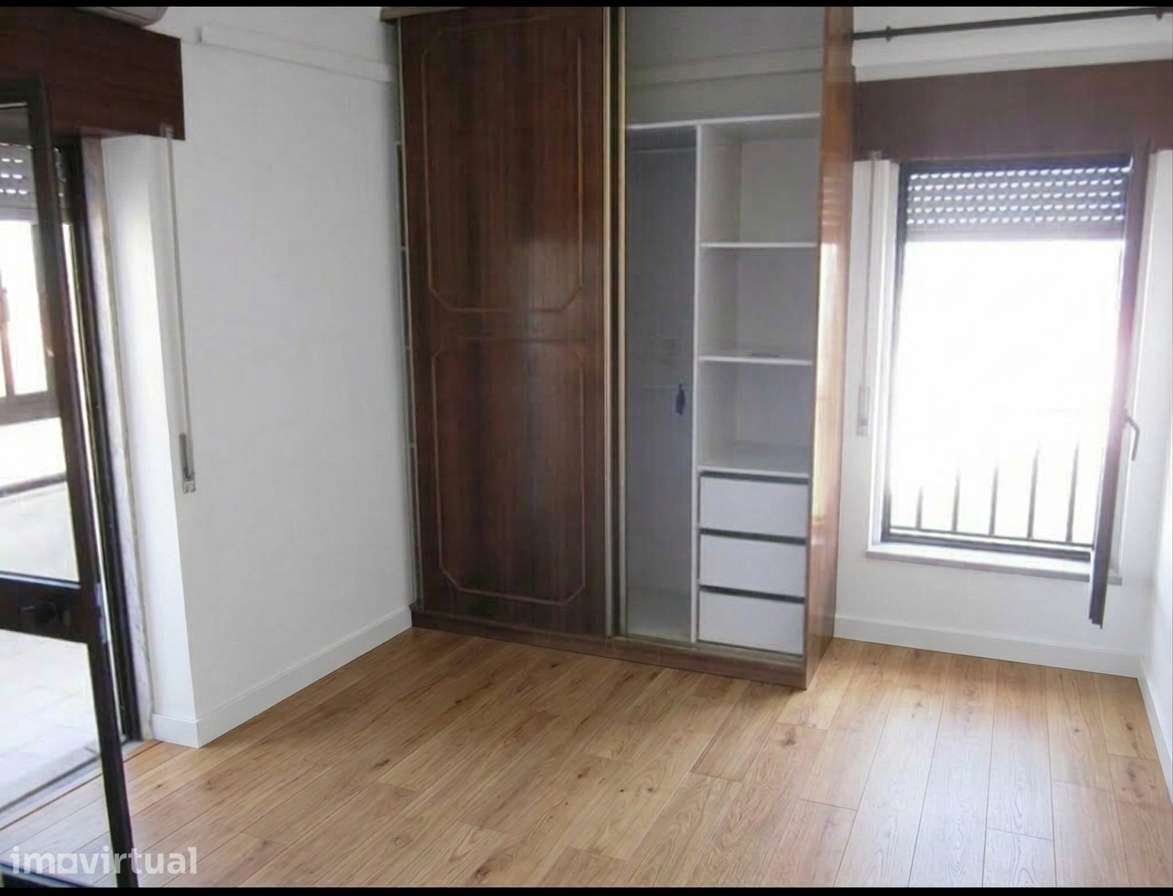 T2 com 2 Varandas, Vista Desafogada e AC — Amora | 1.000 € - Grande imagem: 5/5