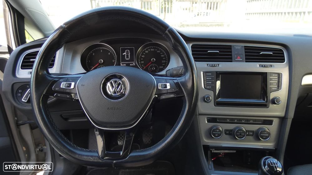 VW Golf 1.6 TDi Trendline BlueMotion - 3