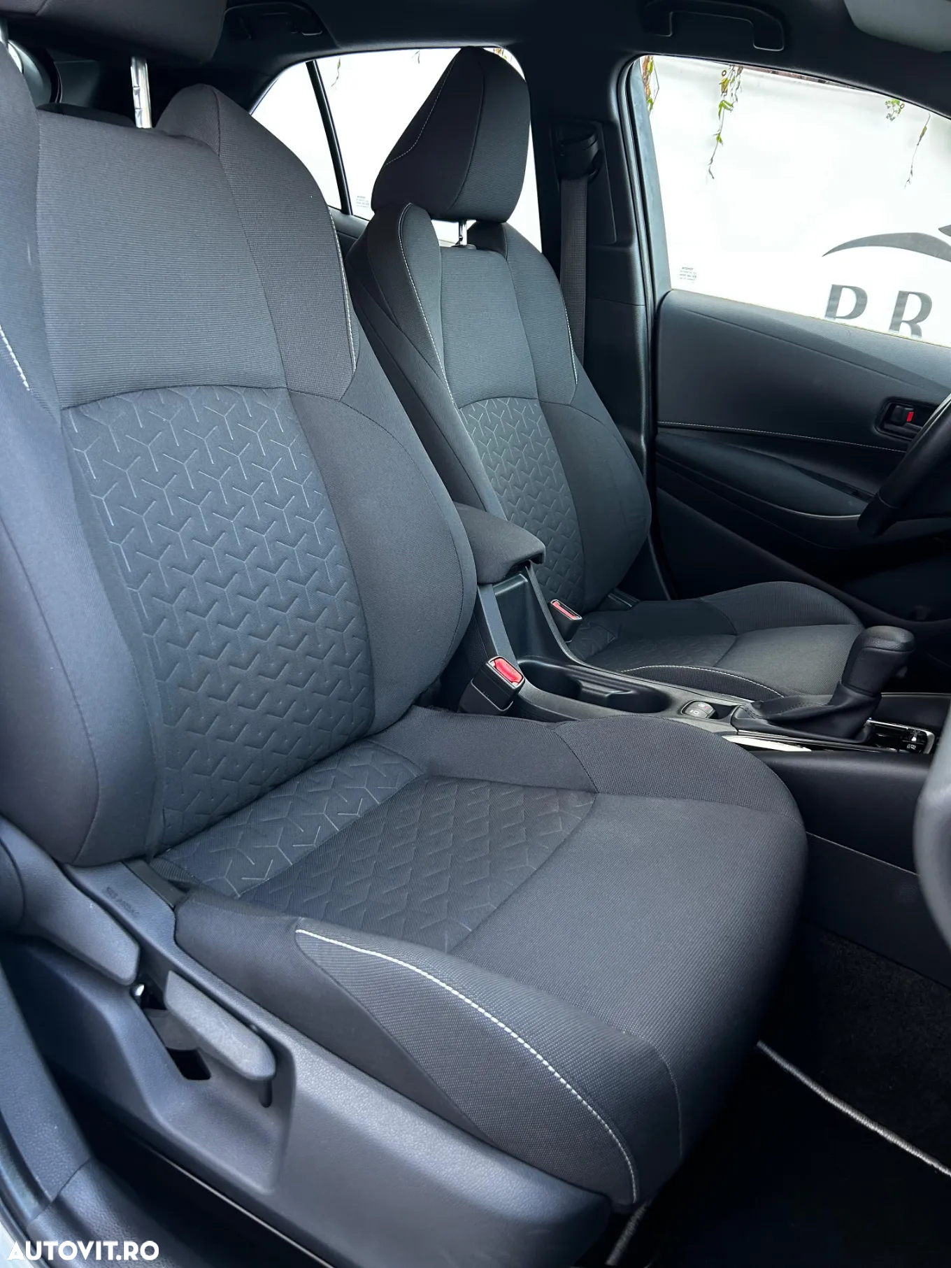 Toyota Corolla 1.8 HSD Business - 19