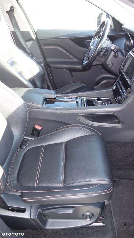 Jaguar F-Pace 2.0 i4D AWD Prestige - 16