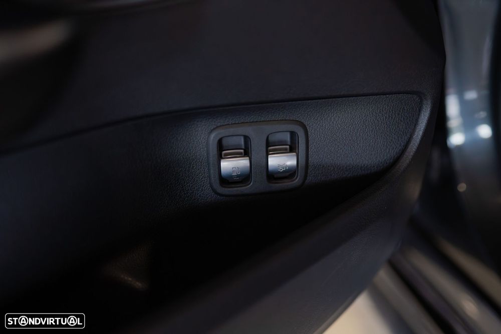 Mercedes-Benz C 300 e AMG Line - 20