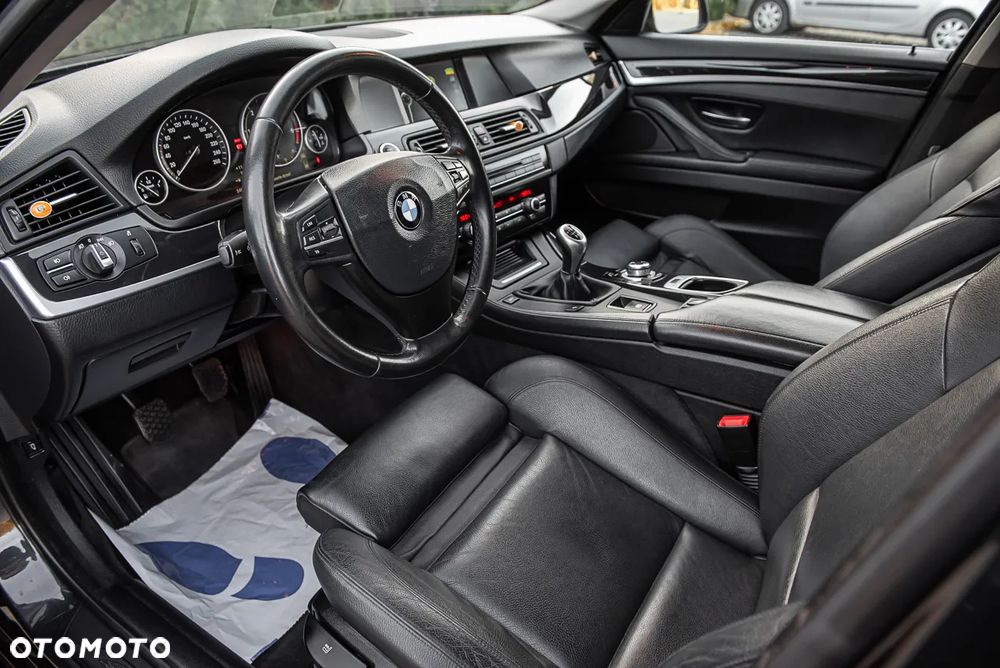BMW Seria 5 525d Touring - 15