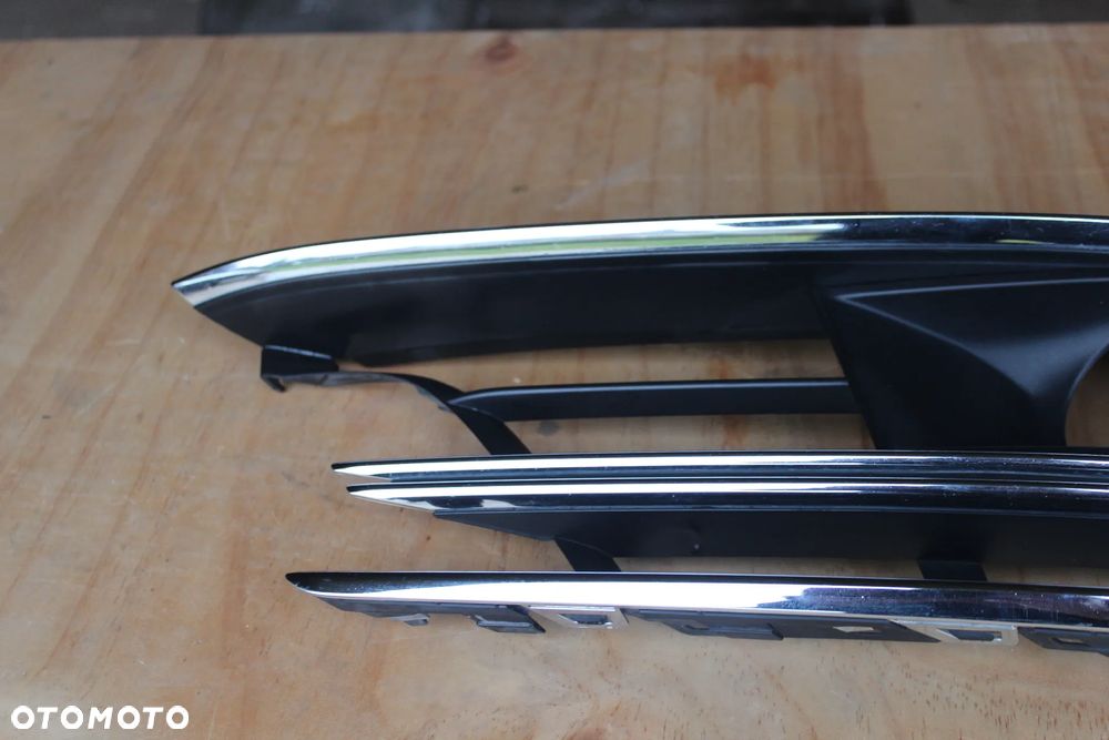 KRATKA ZDERZAKA PRAWA AUDI A8 D5 4N0807680 2018 - 9