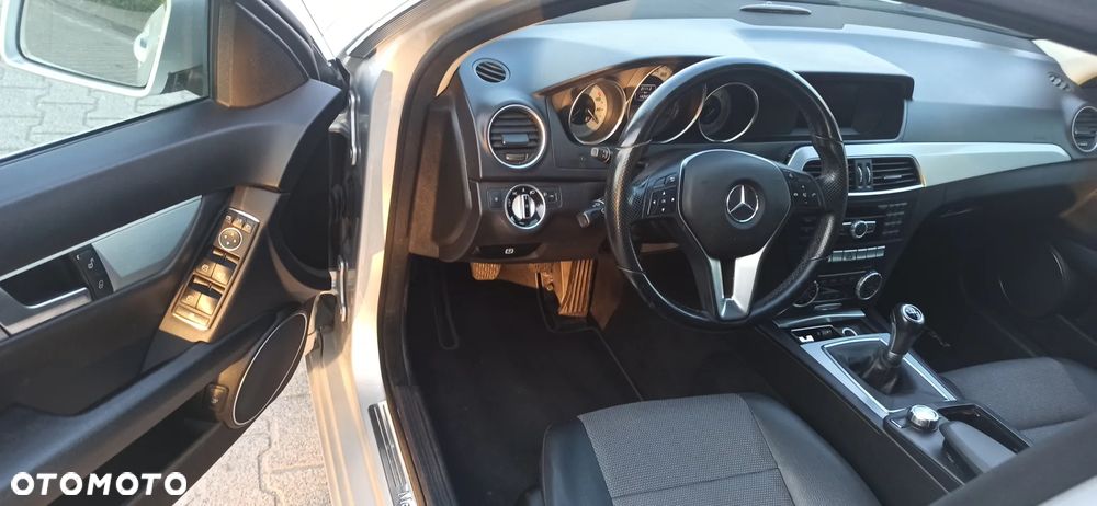 Mercedes-Benz Klasa C 180 T CDI DPF (BlueEFFICIENCY) Avantgarde - 20