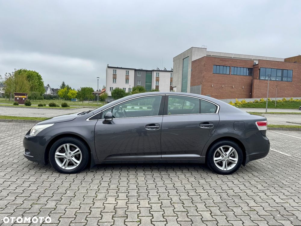 Toyota Avensis 2.0 D-4D - 10